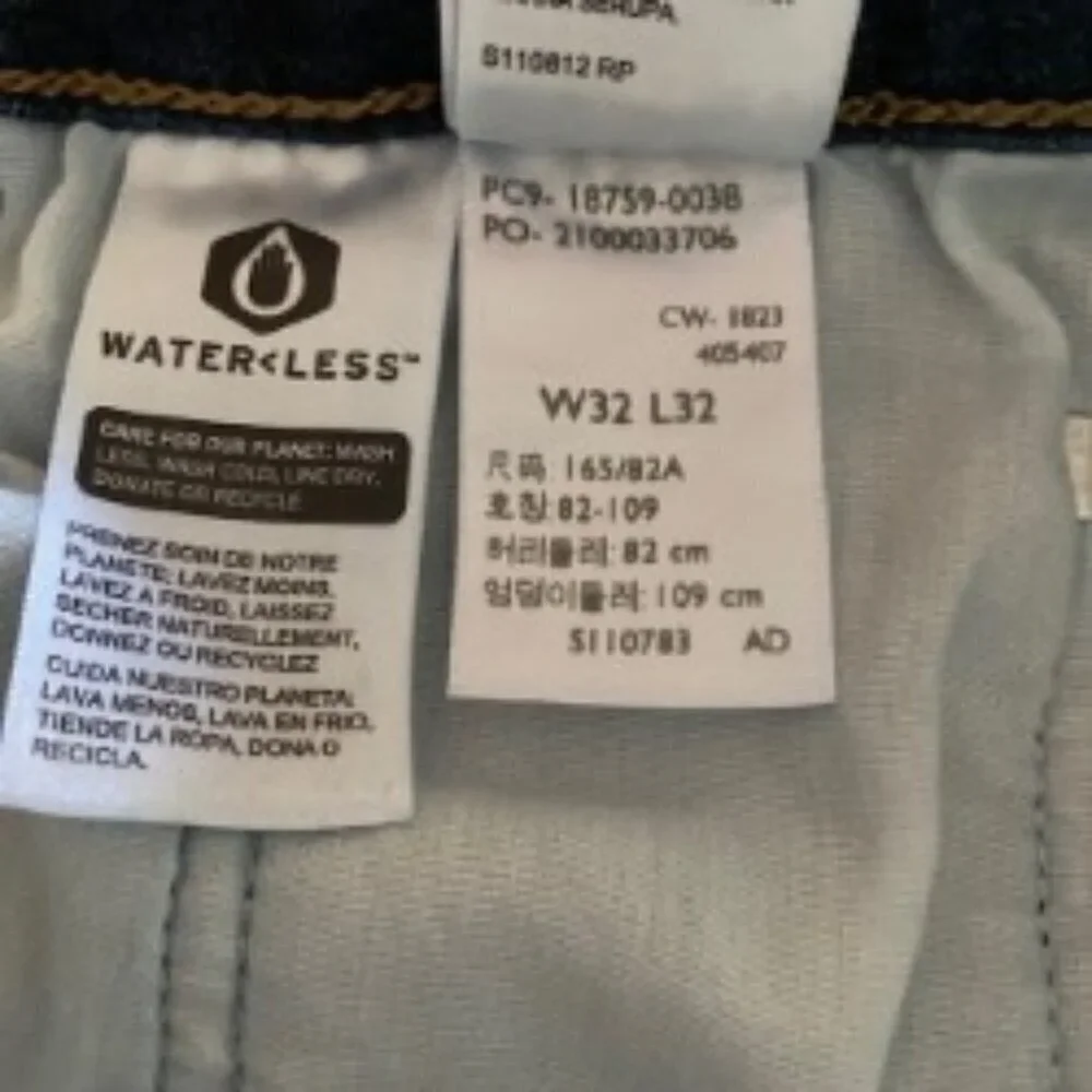 Levi's 725 High Rise Bootcut Jeans 32